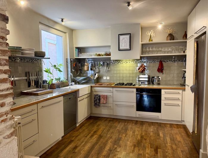 Image No.6-6 Bed House for sale