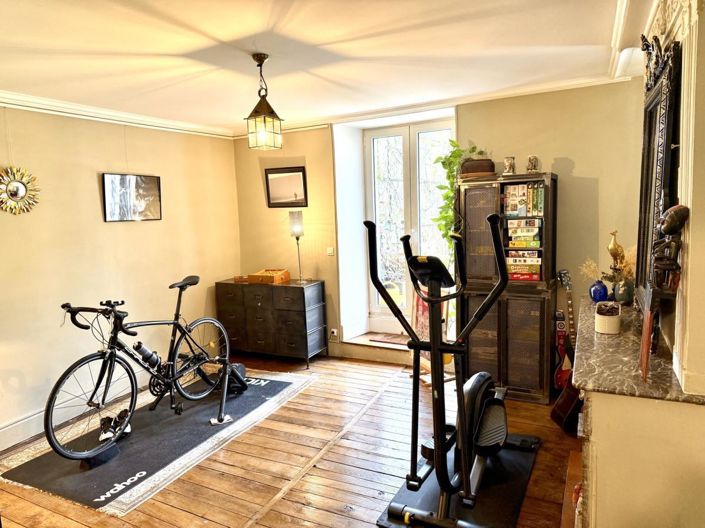 Image No.9-6 Bed House for sale