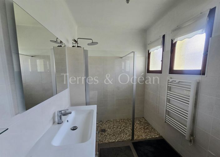 Image No.11-3 Bed House for sale