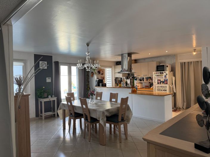 Image No.2-4 Bed House for sale