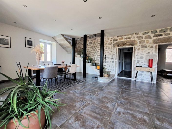 Image No.2-4 Bed House for sale