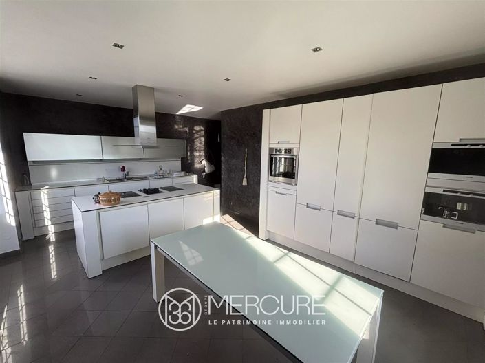 Image No.4-6 Bed House for sale