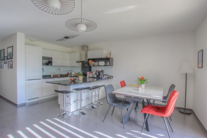 Image No.3-4 Bed House for sale