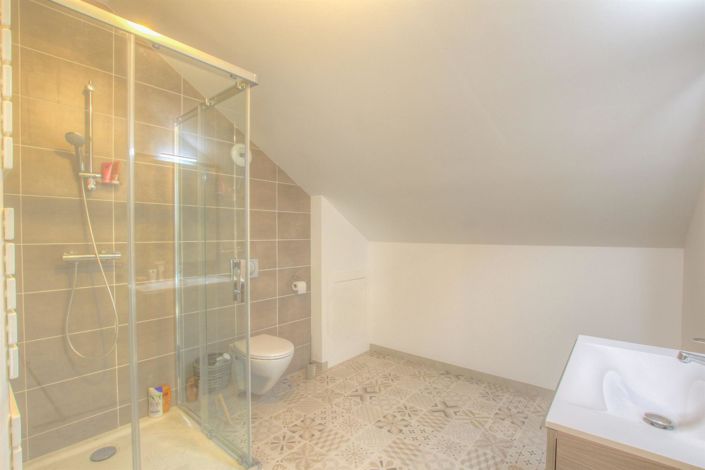 Image No.8-4 Bed House for sale