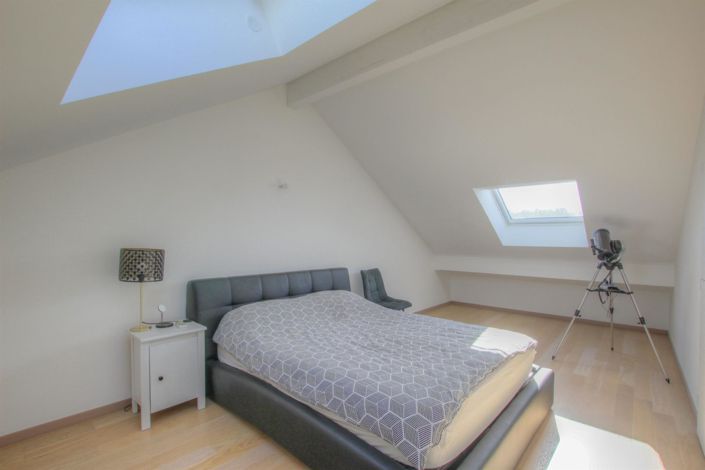 Image No.9-4 Bed House for sale