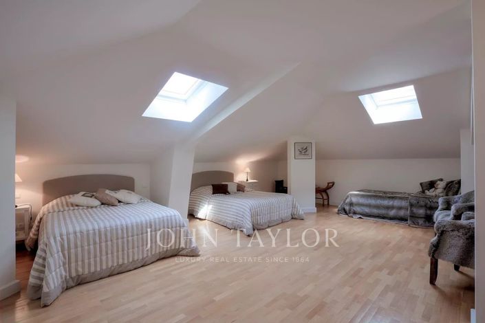 Image No.21-6 Bed House for sale