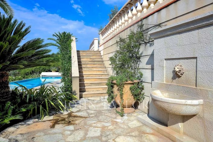 Image No.6-6 Bed House for sale