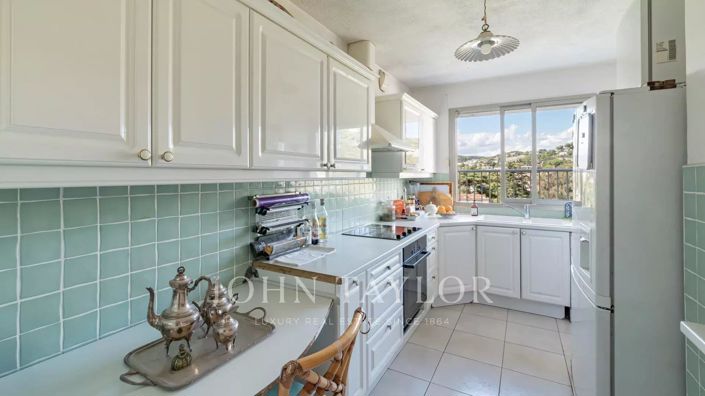 Image No.10-3 Bed Apartment for sale