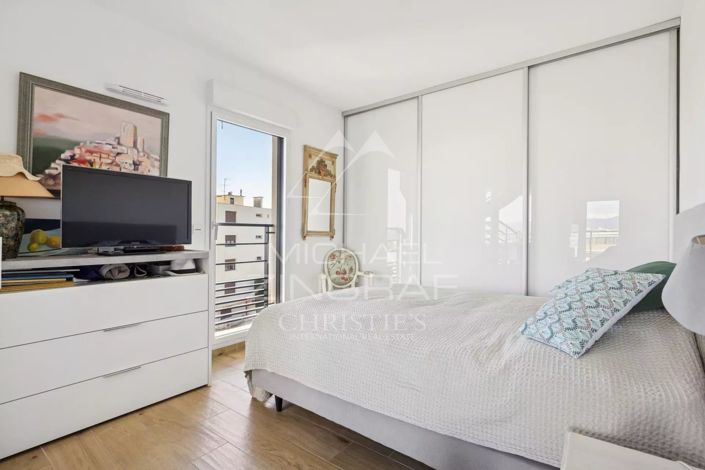 Image No.22-2 Bed Apartment for sale