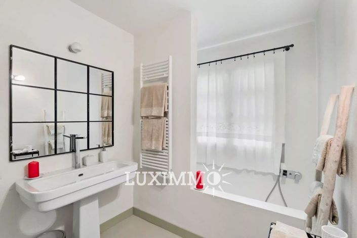 Image No.12-7 Bed House for sale