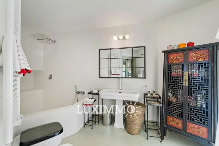 Image No.14-7 Bed House for sale