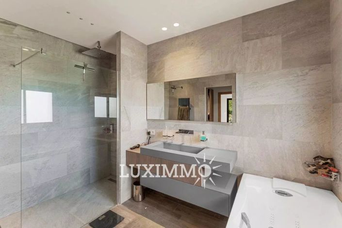 Image No.8-4 Bed House for sale