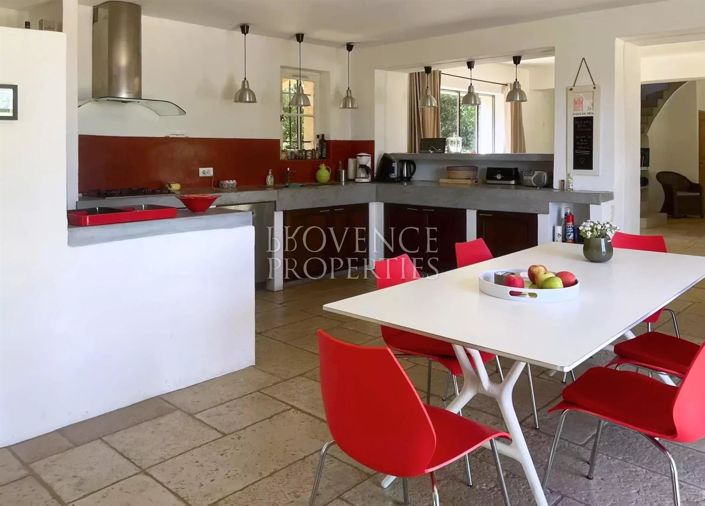 Image No.8-5 Bed House for sale