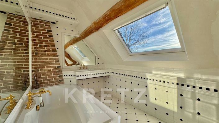 Image No.11-8 Bed House for sale