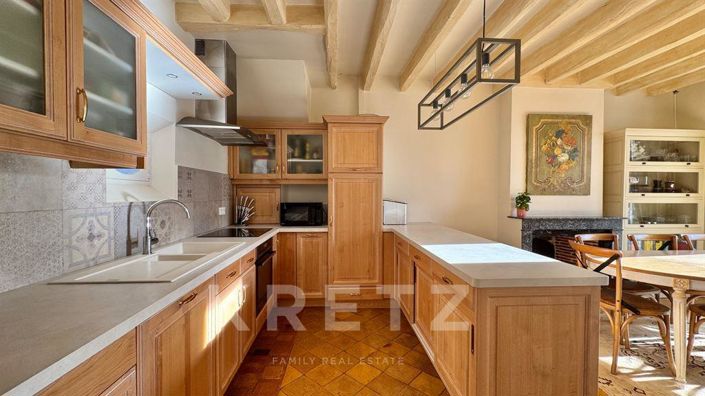 Image No.6-8 Bed House for sale