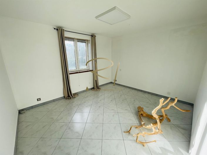 Image No.6-3 Bed House for sale