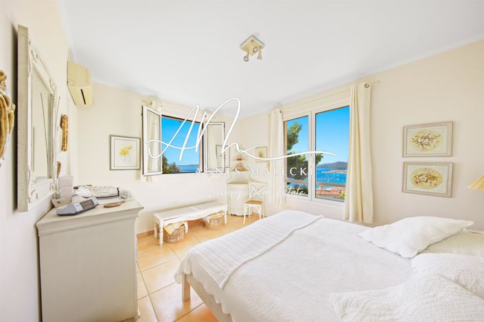 Image No.4-4 Bed House for sale