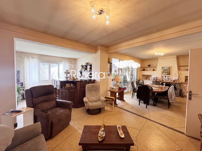 Image No.5-5 Bed House for sale