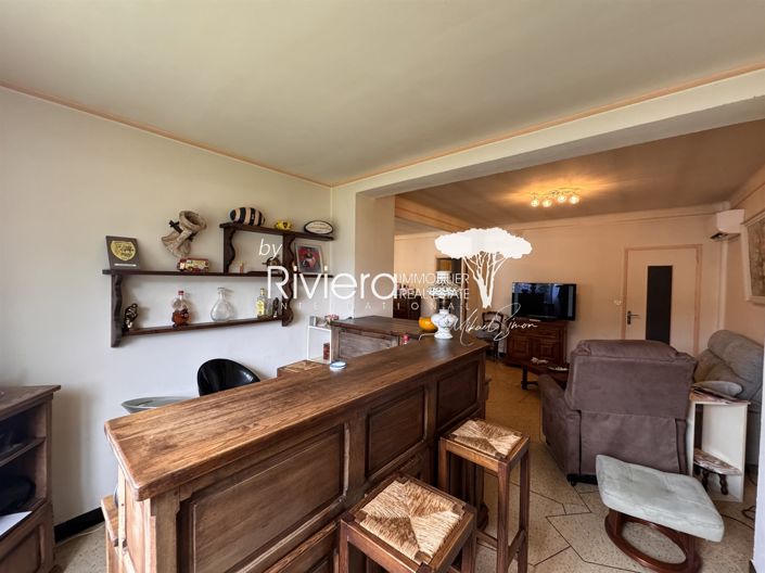 Image No.8-5 Bed House for sale