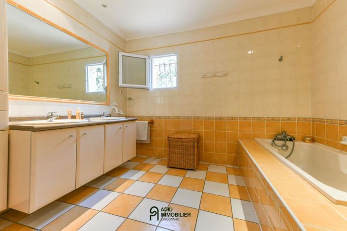 Image No.14-7 Bed House for sale