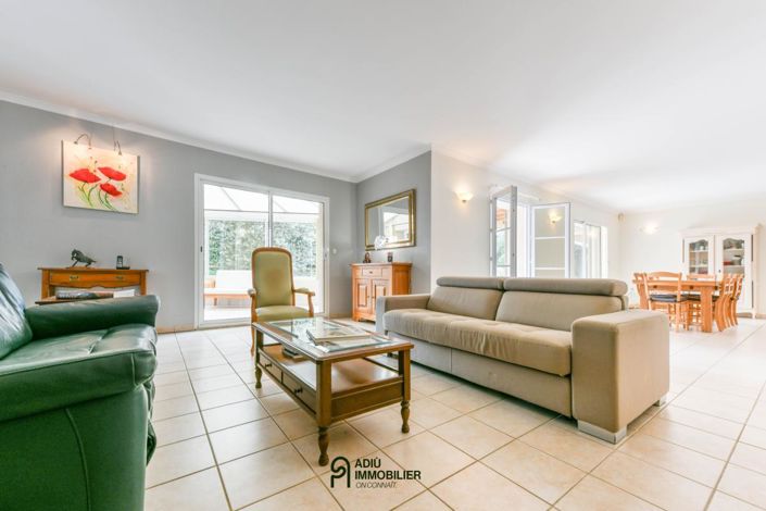 Image No.7-7 Bed House for sale