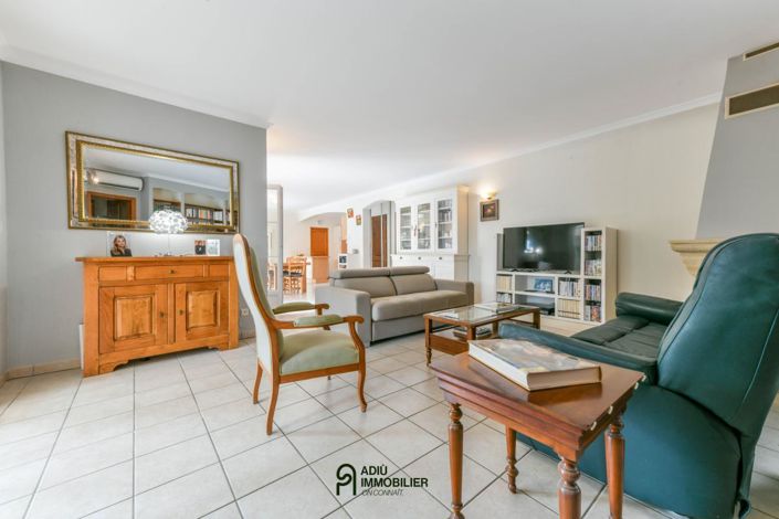 Image No.8-7 Bed House for sale