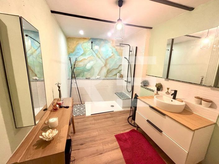 Image No.9-5 Bed House for sale