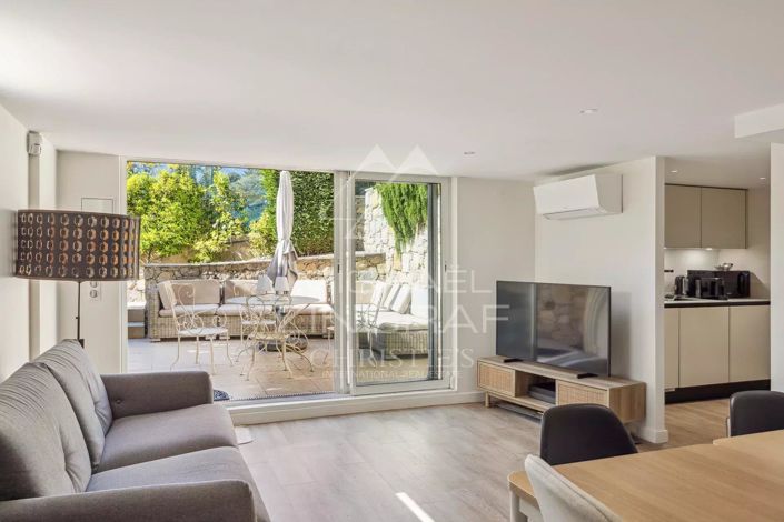 Image No.8-5 Bed House for sale