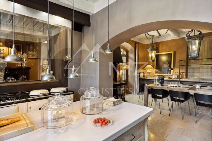 Image No.6-10 Bed House for sale