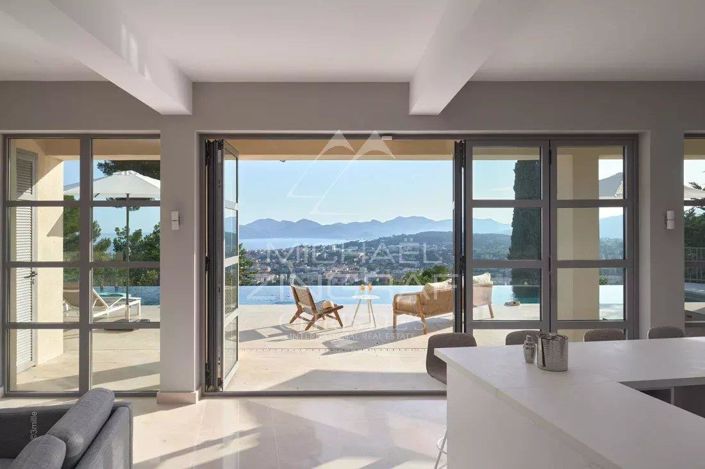 Image No.4-5 Bed House for sale