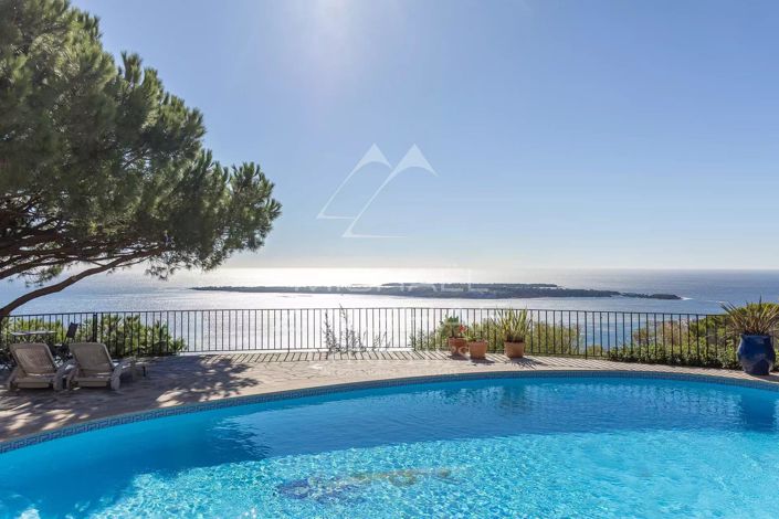 Image No.2-6 Bed House for sale