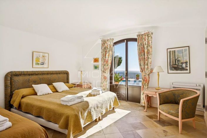 Image No.5-6 Bed House for sale