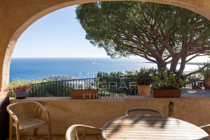 Image No.8-6 Bed House for sale