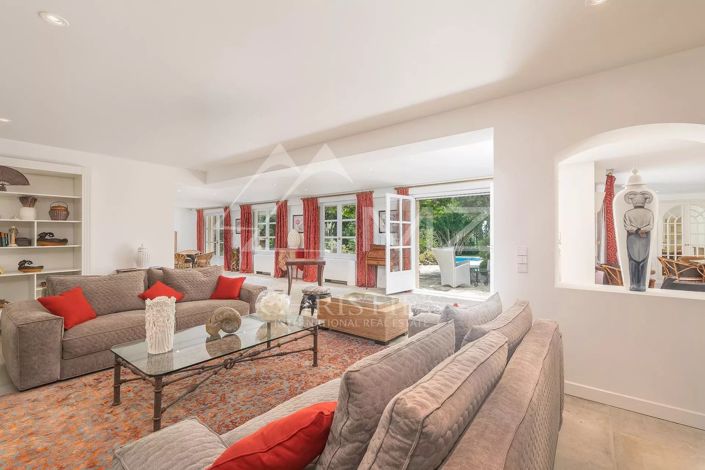 Image No.5-5 Bed House for sale