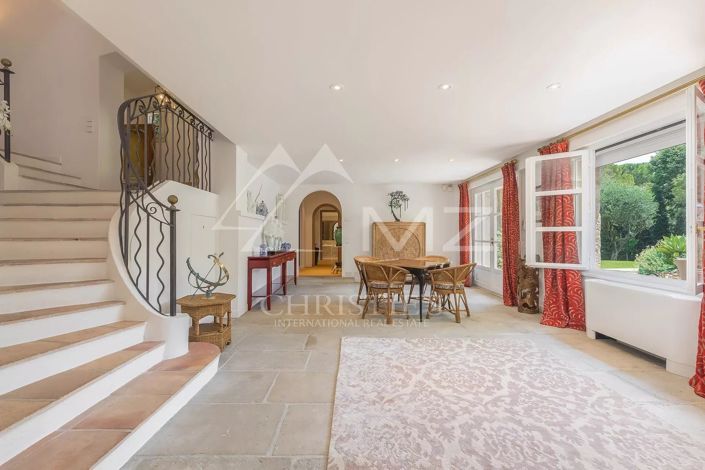 Image No.7-5 Bed House for sale