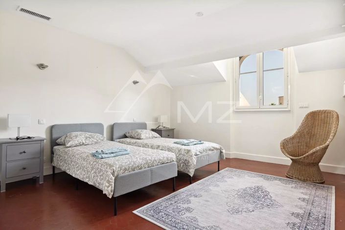 Image No.10-6 Bed House for sale