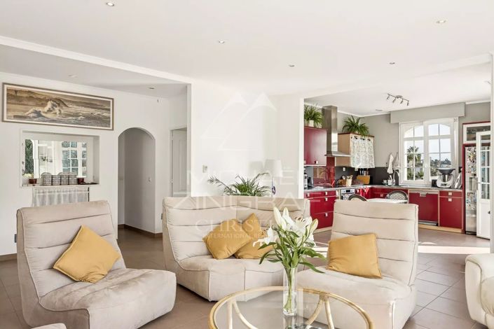 Image No.6-4 Bed House for sale