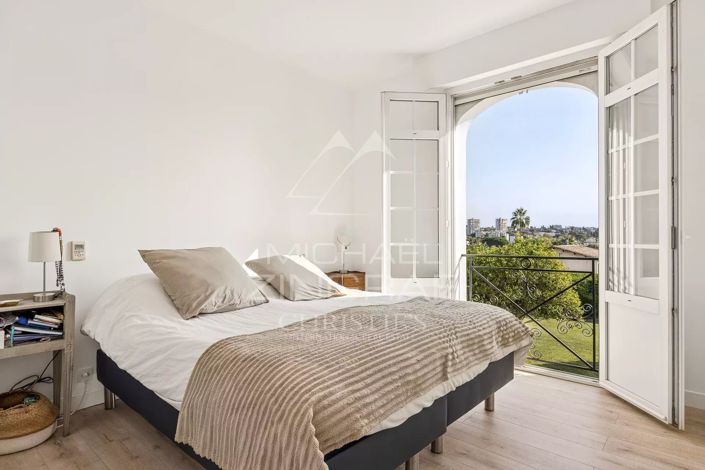 Image No.8-4 Bed House for sale