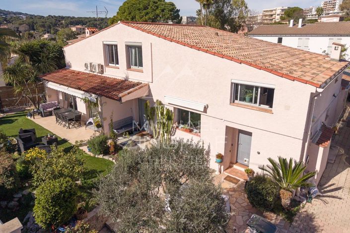 Image No.2-Maison de 4 chambres à vendre à Antibes