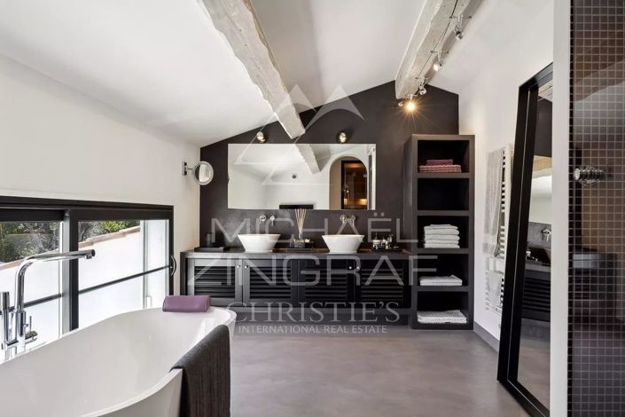 Image No.8-4 Bed House for sale