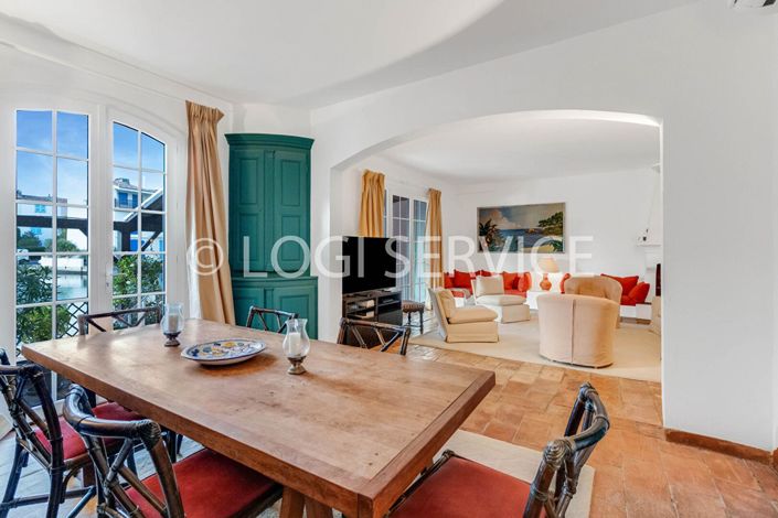 Image No.5-6 Bed House for sale