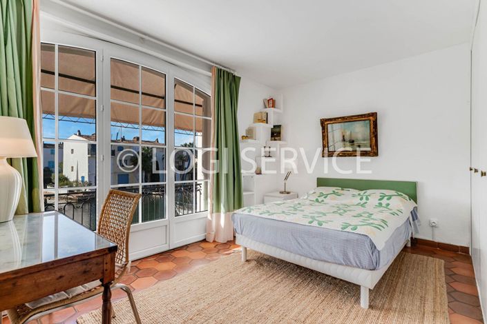 Image No.6-6 Bed House for sale