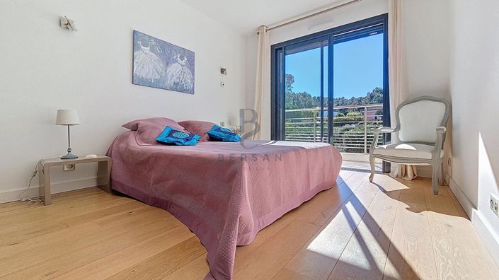 Image No.18-4 Bed Property for sale