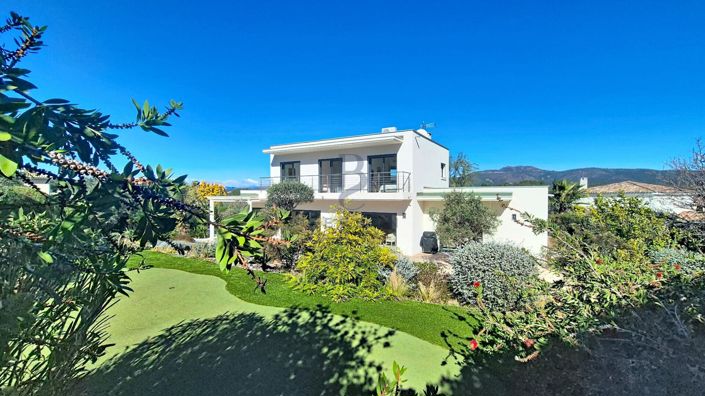 Image No.2-4 Bed Property for sale