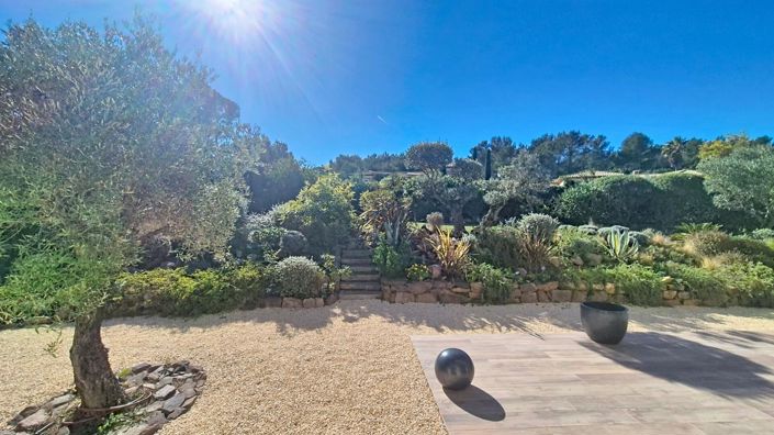 Image No.8-4 Bed Property for sale