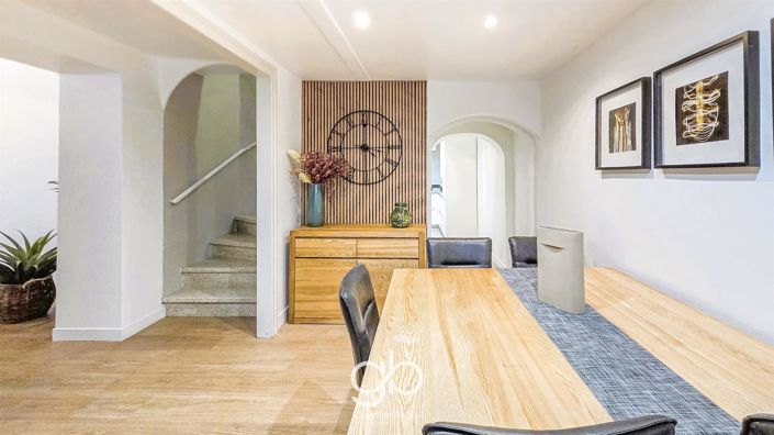 Image No.6-5 Bed House for sale