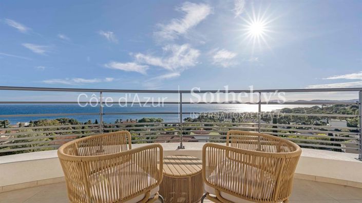 Image No.10-5 Bed Property for sale