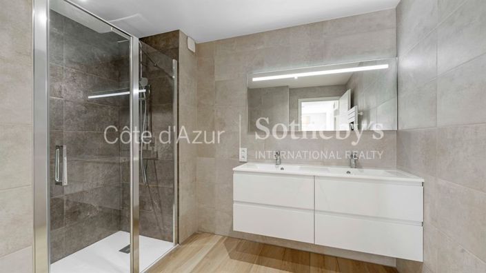 Image No.13-5 Bed Property for sale