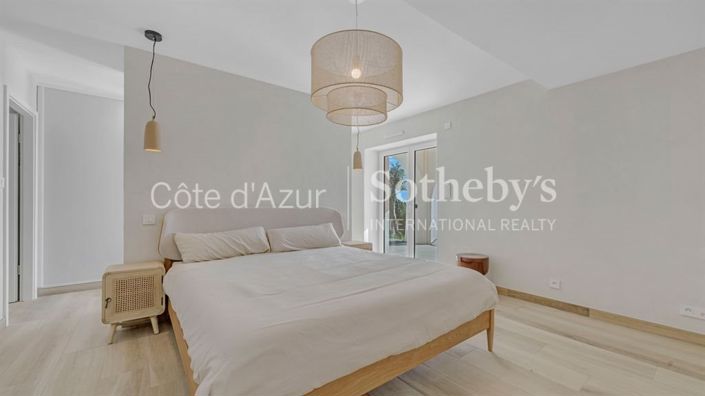 Image No.14-5 Bed Property for sale