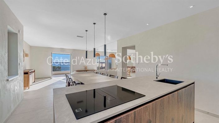 Image No.7-5 Bed Property for sale